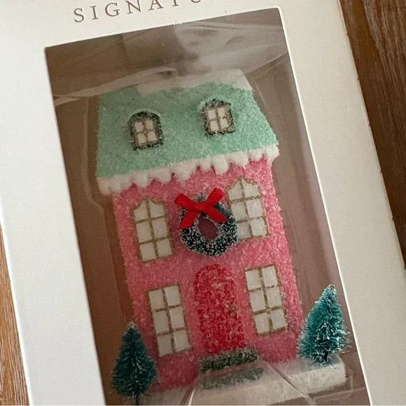 Hallmark Signature Series Festive Row House 2024 - Picture 3 of 8